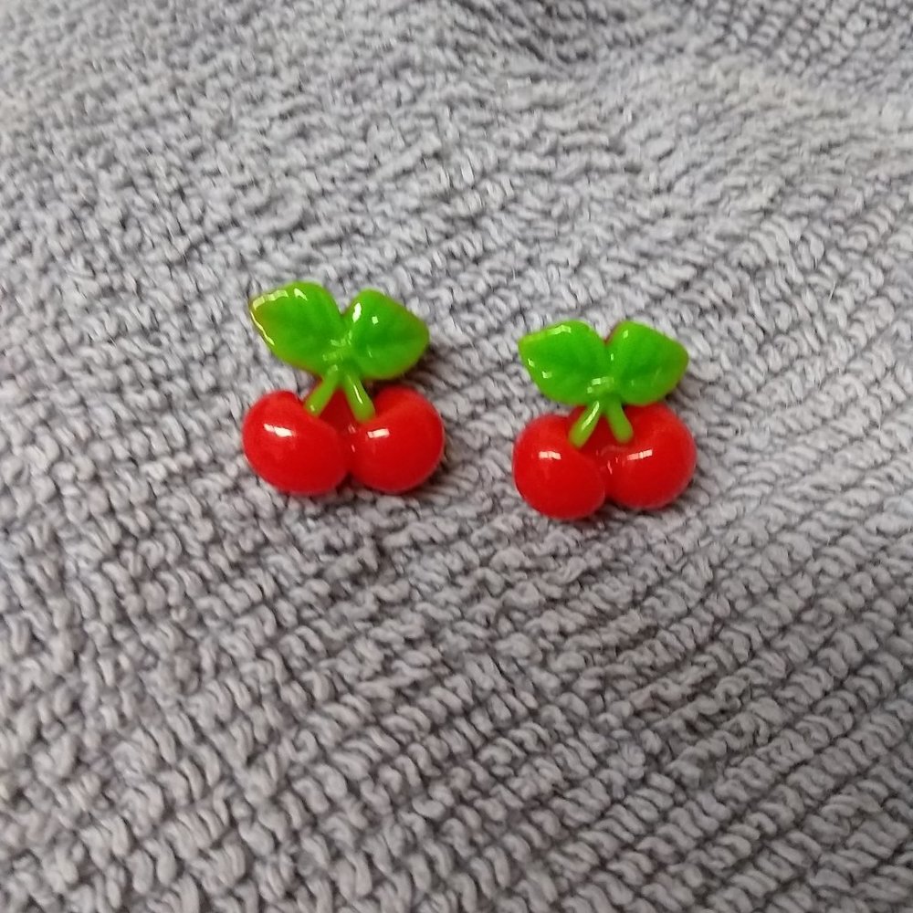 Cherry Bomb earrings Hot Topic Cute Yummy